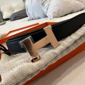 ✖️ SOLD ✖️BNIB Hermes Mini “H” Belt in rose gold reversible
